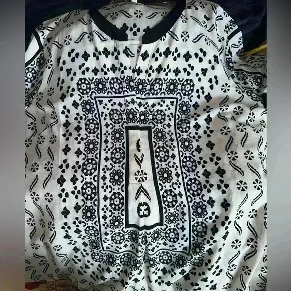 Antilia Femme 3X off white & black tunic length blouse with side slits EUC. - Picture 4 of 12